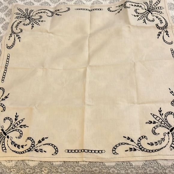 Vintage Square tablecloth hand embroidered. Circa 1930s. 33” on each side. - Picture 1 of 2